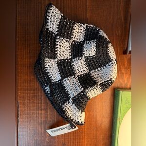 Crocheted Checkered Bucket Hat - Black & Cream